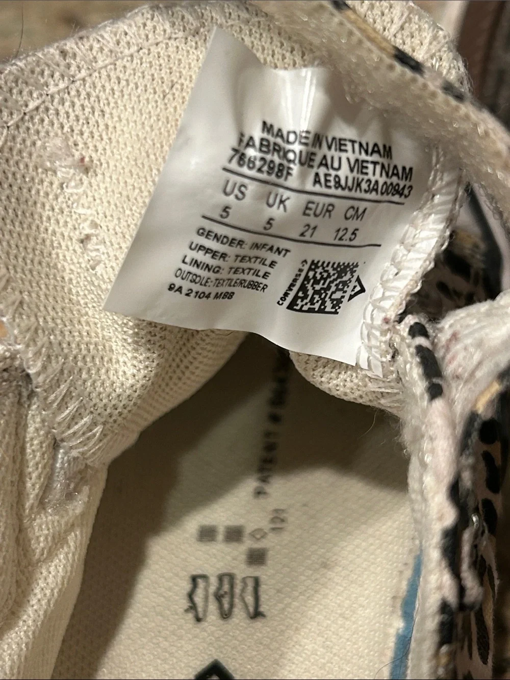 Converse infant size 5 Leopard Print shoes w/ box